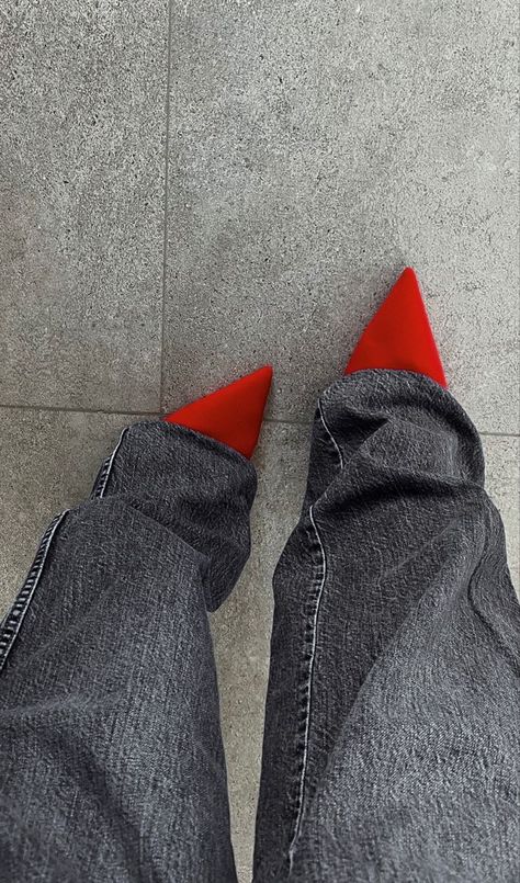 Red Heels Outfit, Shoes Heels Classy, Denim On Denim, Outfit Red, Heels Outfits, Red Pumps, Instagram Photo Inspiration, Pumps Shoes, Jeans Outfit