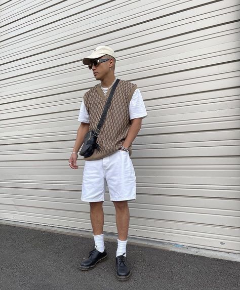 Knitted Vest Outfit Men, Vest Outfits For Men, Sleeveless Sweater Vest Outfit, Vest Outfits Men Streetwear, Sleeveless Sweater Outfit, Vest Men Outfit, Sweater Vest Outfit Mens, Vest Street Style, Men Vest Outfits