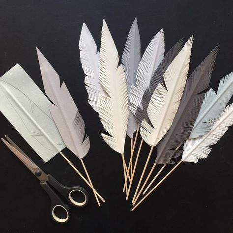 Craft To Make, Hantverk Diy, Paper Feathers, Desain Quilling, Human Figures, Idee Cosplay, Diy Papier, Feather Crafts, Seni Origami