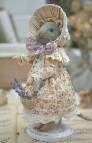 Brambly Hedge, Diy Doll Miniatures, Crochet Mouse, Felt Mouse, How To Make Toys, Felt Baby, Miniature Crafts, Fabric Animals, Felt Toys