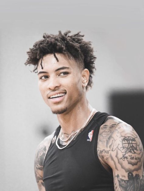 Kelly Oubre Jr, Kelly Oubre, Cute Black Guys, Corte De Cabelo Masculino, Nba Players, Black Boys, Basketball Players, A Black