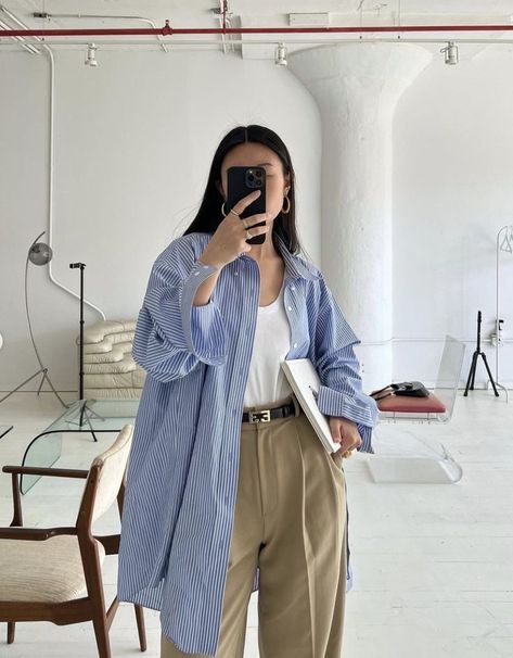 Stripped Shirt Women Outfit Work, Kyoto Outfit, Kemeja Denim, Outfits With Striped Shirts, Trendy Outfit Inspo, Cute Work Outfits, Casual College Outfits, Over Shirt, Casual Day Outfits