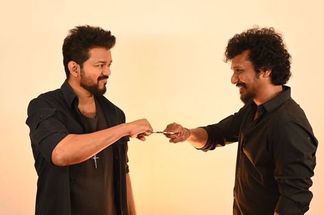 #ThalapathyVijay completed his portions for #LEO 🎉 Lokesh Kanagaraj And Vijay, Lokesh Kanagaraj Wallpaper, Id Background Template, Lokesh Kanagaraj, Slytherin Wallpaper, Anirudh Ravichander, Movie Makeup, Vijay Actor, Movie Plot