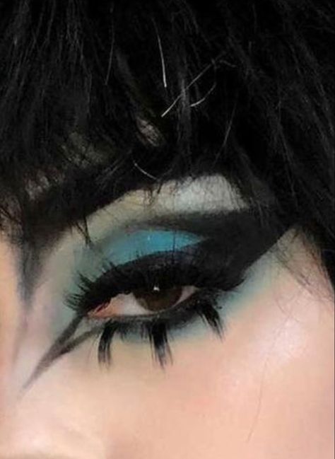 blue and black eyeliner goth makeup Blue And Black Eyeliner, Eyeliner Goth Makeup, Makeup Blue Eyeshadow, Gothic Eye Makeup, Trad Goth Makeup, Goth Eye Makeup, Punk Makeup, Trad Goth, Alt Makeup