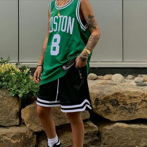 Basketball Jersey Outfit Men, Nba Jersey Outfit, Basketball Shorts Outfit, Boy Outfits Aesthetic, Aesthetic Clothes Men, Basketball Jersey Outfit, Vintage Outfits Men, Cute Sweatpants Outfit, Cute Sweatpants