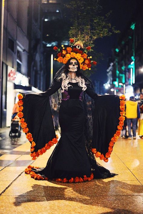 Day Of The Dead Wedding Dress, Day Of The Dead Cosplay, Catrina Outfit, Day Of The Dead Outfit, Halloween Women Costumes, Catrina Dress, Mexican Halloween Costume, Day Of The Dead Decorations, Catrina Costume