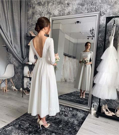 Wedding Dresses Black Women, Midi Wedding Dress, Dresses Black Women, Wedding Dresses Black, White Mini Dress Graduation, Civil Wedding Dresses, Dresses Romantic, White Mini Dress Outfit, Minimalist Wedding Dresses