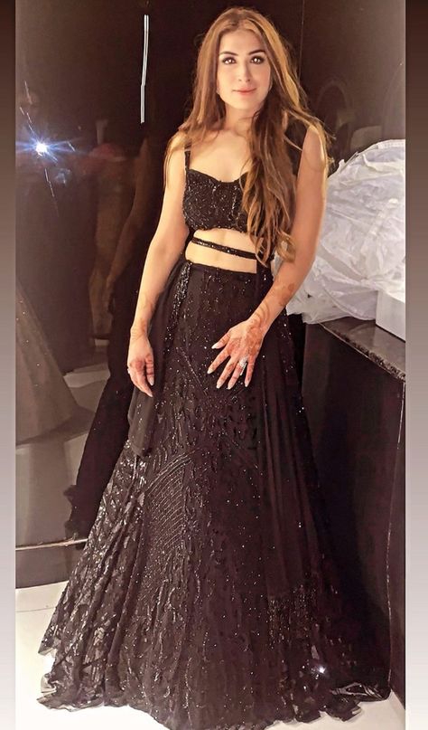 Black Glitter Lehenga, Sequence Lehenga Party Wear, Black Lehenga Party Wear, Shaadi Lehenga, Indian Drapes, Indian Wedding Guest Dress, Glitter Outfit, Indian Bridesmaid Dresses, Sangeet Outfit