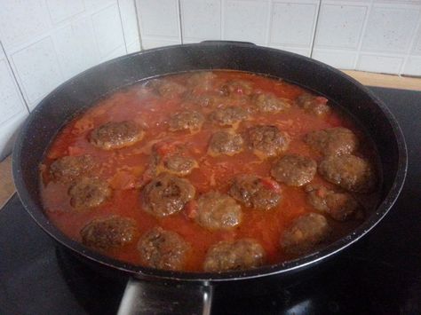 Mommy's Kitchen : Meatballs with Ouzo a.k.a Soutzoukakia http://momzcuisine.blogspot.com/2014/10/meatballs-with-ouzo-aka-soutzoukakia.html?spref=fb #ibablogger Meatball Side Dishes, Recipes Restaurant, Vegan Substitutes, Ouzo, Oats Quaker, Restaurant Dishes, Cup Of Rice, Sweet Wine, Cooking With Kids