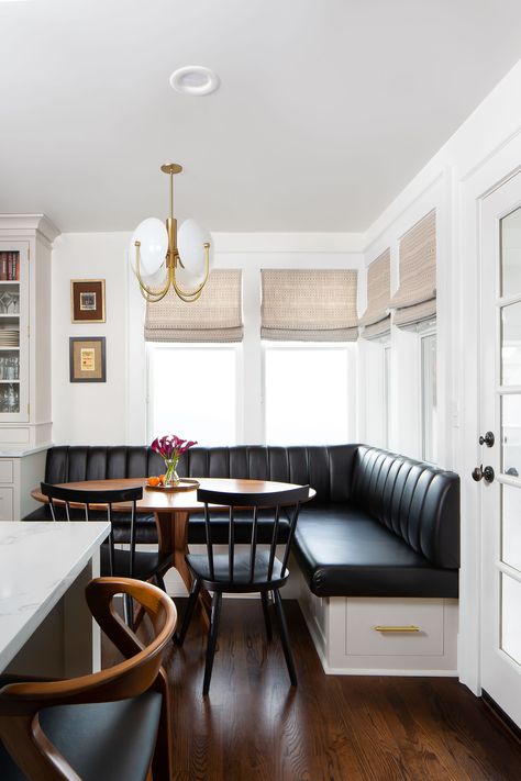 Corner Banquette Seating Dining Room, Dining Room Booth, Banquette Seating Dining Room, Corner Banquette Seating, Leather Banquette Seating, Banquette Table, Booth Seating In Kitchen, Banquette Ideas, Dining Room Banquette