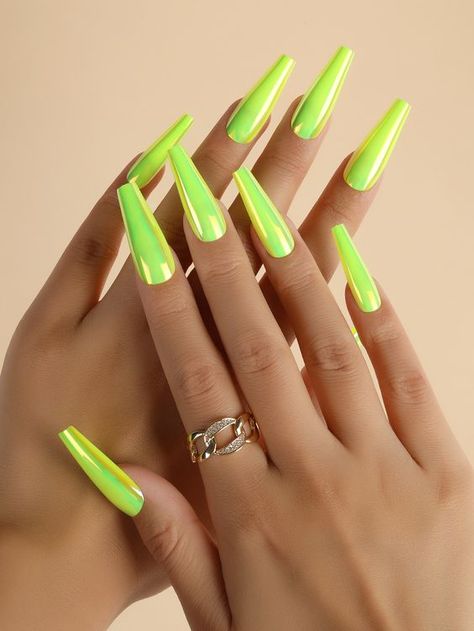 15 Vibrant Yellow Chrome Nail Design Ideas - thepinkgoose.com Laser Acrylic, Yellow Chrome, Nails Metallic, Lime Green Nails, Nails Holographic, Chrome Manicure, Neon Yellow Nails, Cover Nails, Chrome Nail Polish