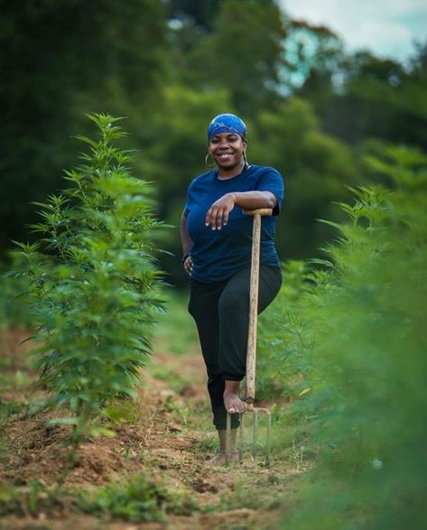 Meet These Afro-Indigenous Farmers Who Want to Fund Food Through Hemp - Modern Farmer Afro Indigenous, African Portrait, Agriculture Photography, Starting A Farm, Commercial Farming, Regenerative Agriculture, Modern Farmer, Africa Photography, Female Farmer