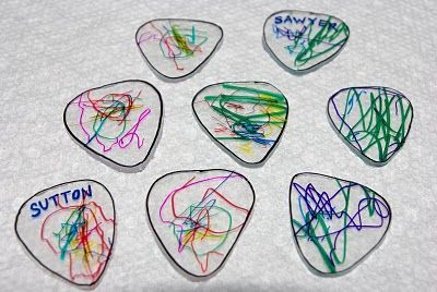 DIY Guitar Picks {Tutorial} - Happiness is Homemade Diy Guitar Pick, Guitar Picks Diy, Guitar Plectrum, Diy Guitar, Diy Gifts For Dad, Shrink Art, Guitar Pics, Art Camp, Great Gifts For Dad