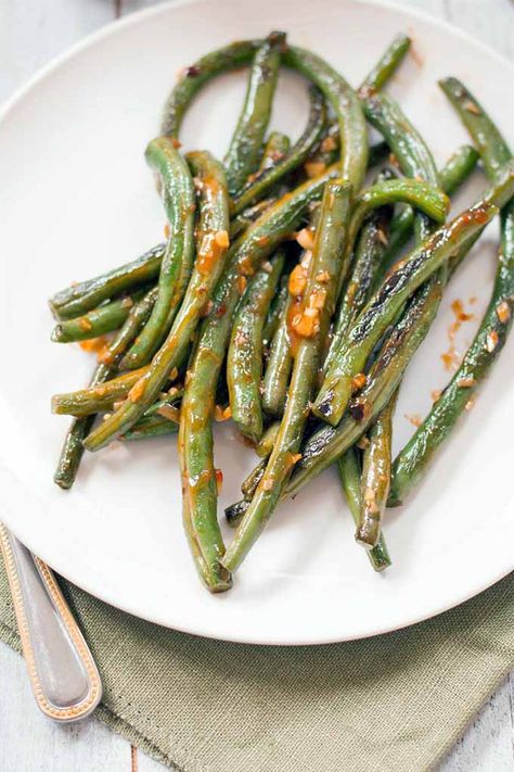 A simple side dish that's easy to prepare, PF Chang's fans will love our homemade copycat version of Simple Spicy Green Beans. Get the recipe now on Foodal. Garlic Green Bean Recipes, Fresh Vegetable Recipes, P F Chang, Spicy Green Beans, Protein Dinner, Garlic Green Beans, Veggie Food, Green Bean Recipes, Cooked Veggies