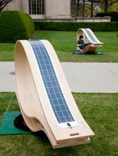 MIT soft rocker solar powered sun lounger Solar Power Station, Solar Energy Diy, Solar Power Diy, Best Solar Panels, Rocker Chairs, Urban Furniture, Production Design, Diy Solar, Street Furniture