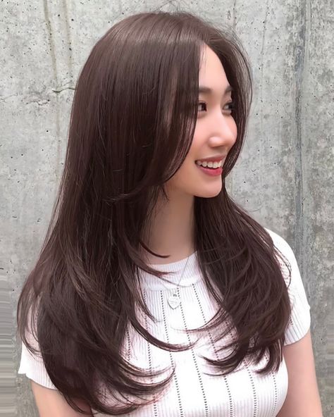 Refine Your Style: 2024 Korean Hairstyle Mastery Guide for Women's Long, Elegant Looks Korean Long Hair, Korean Hairstyles, Korean Haircut, Medium Hair Styles For Women, Hair Inspiration Long, Hair Tint, Hairstyles 2024, Hair Guide, Shoulder Length Hair Cuts