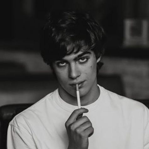 Lorenzo Zurzolo Wallpaper, Baby Netflix, Wallpaper Dekstop, Black And White Wallpaper, Aesthetic Guys, Hottest Guy Ever, Dream Guy, Celebrity Crush, Character Inspiration