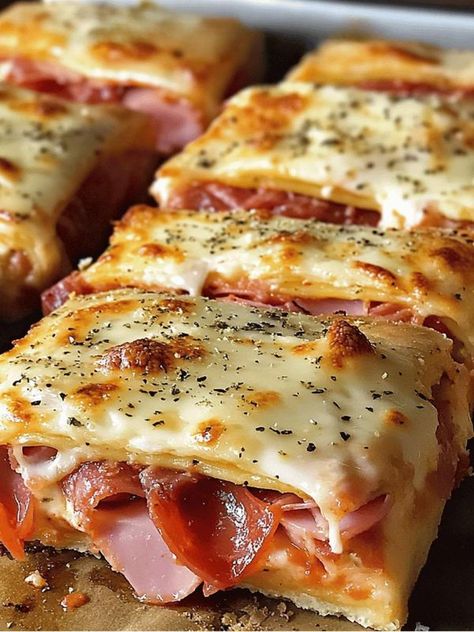 Pull Apart Italian Subs, Italian Sub Squares, Italian Sub Squares Delish, Hot Italian Subs, Pizza Recipes With Salami, Bbq Chicken Bites, Italian Sub, Appetizer Sandwiches, Appetizers Easy Finger Food