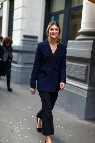 How to wear: navy double breasted blazer, black flare pants, burgundy suede pumps, gold earrings Navy Blazer Outfit Women, Burgandy Blazer, Navy Blazer Outfits, Burgundy Pumps, Black Pants Outfit, Stylish Lady, Black Flare Pants, Milan Fashion Week Street Style, Blazer Outfits For Women