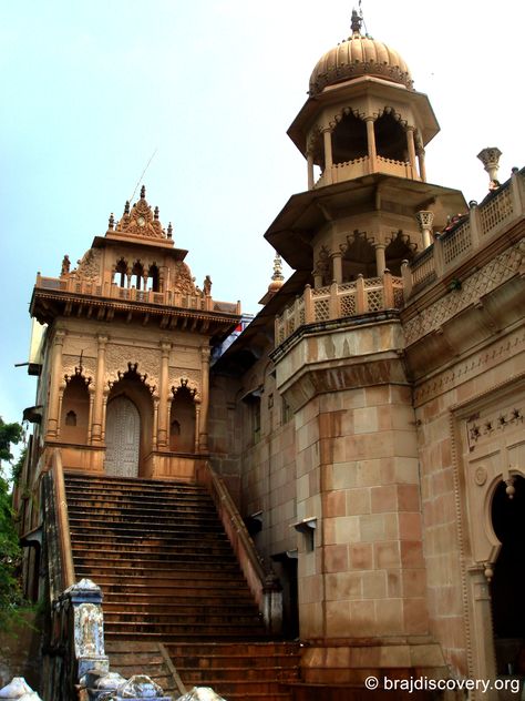 Radha Rani Temple - Barsana - Mathura - India Barsana Radha Rani Temple, Barsana Temple, Vrindavan Dham, Bharatanatyam Poses, India Travel Places, India Architecture, Hindu Temples, Mughal Empire, Around The World In 80 Days