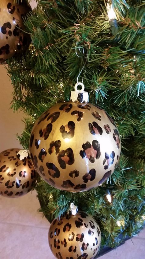 Large Shatterproof 4.75 Diameter Hand Painted by LucyDesignsonline animal print ornaments #leopard ornaments Diy Leopard Print, Painted Leopard Print, Cheetah Christmas, Mullet Hairstyles, Leopard Print Christmas, African Christmas, Christmas Colours, Picture Molding, Animal Instinct