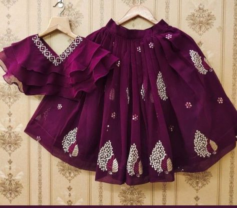 New Model Dress, Indian Dresses For Kids, Baby Dress Tutorials, Lehenga Pattern, Kids Dress Collection, Lehenga Fabric, Kids Blouse Designs, Lehenga Designs Simple, Kids Blouse