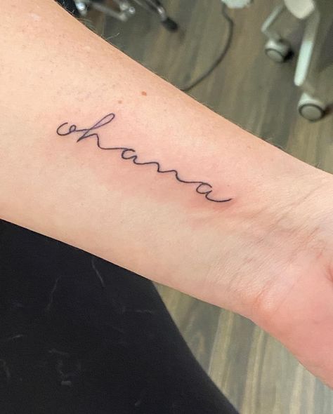 Ohana tattoo #minimalisttattoos #ohanatattoo #tattoo #liloandstitch Lilo And Stitch Tattoo, Ohana Tattoo, Stitch Tattoo, Fine Line Tattoos, Line Tattoos, Minimalist Tattoo, Lilo And Stitch, New Tattoos, Henna