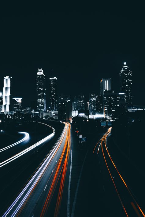 Thanks to @ClayBanks for making this photo available freely on @unsplash 🎁 Atlanta Wallpaper Iphone, Night Skyline Wallpaper, Atlanta Wallpaper, Atlanta At Night, Wallpapers Night, Lash Content, Skyline Wallpaper, Super Pictures, Atlanta City