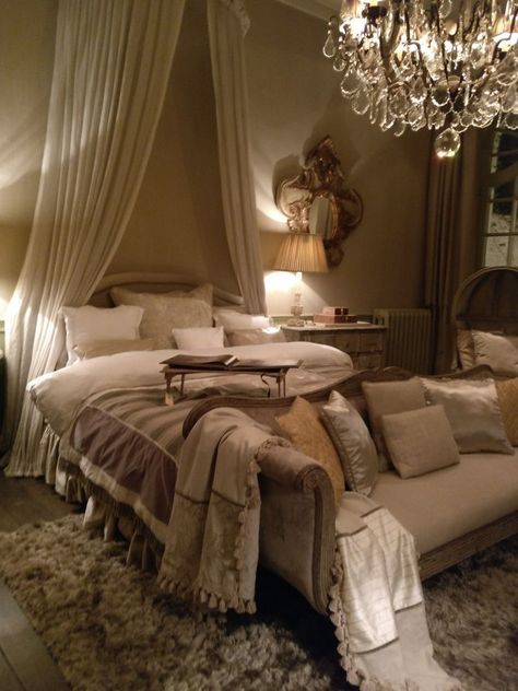 Glam Bedroom, تصميم للمنزل العصري, Bedroom Decor Design, Styl Glamour, Dream House Rooms, Dream Room Inspiration, Dream House Interior, Bedroom Decoration, Room Inspiration Bedroom