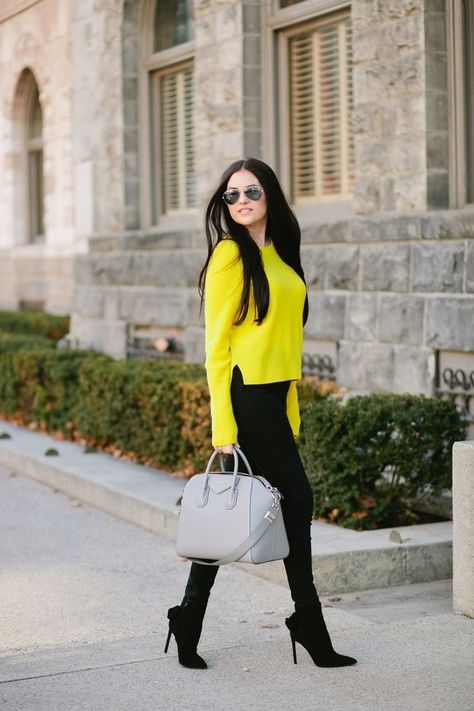 Yellow Sweater Outfit, Black Dress Outfit Casual, Winter Sweater Outfits, Rachel Parcell, Stylish Eve, Black Dress Outfits, Outfit Mujer, Yellow Outfit, Dress Yellow