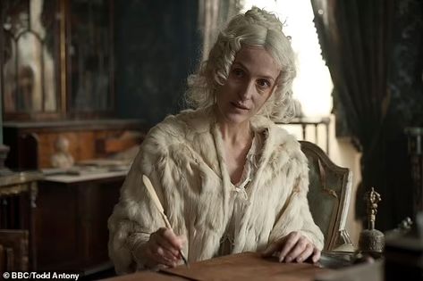 FIRST LOOK: Olivia Colman looks unrecognisable as jilted bride Miss Havisham | Daily Mail Online Blanche Dubois, Wedding Dress And Veil, Olivia Colman, Miss Havisham, Great Expectations, Gillian Anderson, Big Screen, First Look, Veil