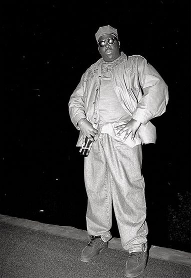 Biggie Smalls |   Bed Stuy Brooklyn, NYC 1992 | Photo by Chi Modu Brooklyn 90s, Old School Hip Hop Aesthetic, Bed Stuy Brooklyn, Biggie Smalls Quotes, Notorious Biggie, Hip Hop Aesthetic, Black Dynamite, Hip Hop 90s, Hip Hop Classics