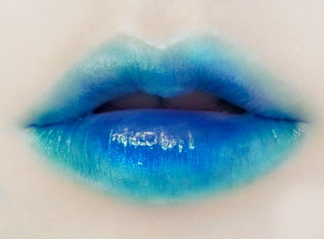 Blue And Red Aesthetic, Grunge Lips, Blue Lipstick Makeup, Lipstick Eyes, Pale Grunge, Blue Lipstick, Blue Lips, Catty Noir, Magical Makeup