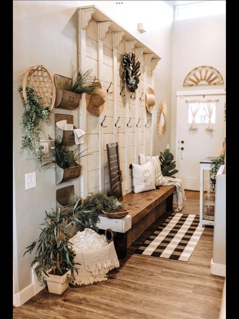 Vstupná Hala, Boho Bedroom Ideas Hippie, Mudroom Decor, Farmhouse Ideas, Home Entrance Decor, Boho Room, Entrance Decor, Bedroom Boho, Decor Home Living Room