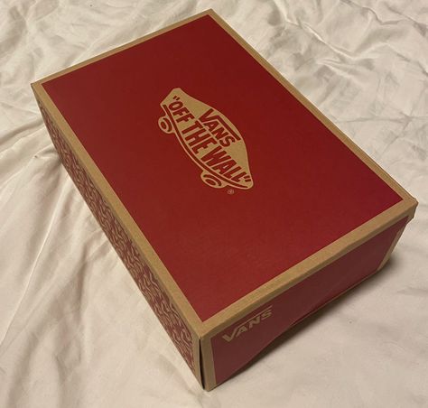 Shoe Box Design, Vans Shoe, Box Van, Burgundy Shoes, Random Pictures, Vans Off The Wall, Product Packaging, Box Design, Vans Shoes