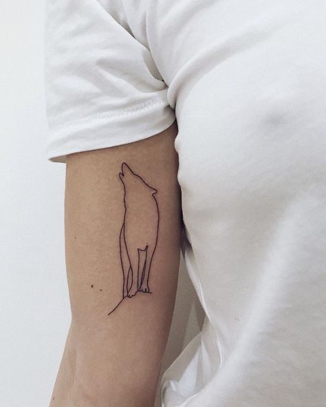 Wolf Face Tattoo, Simple Wolf Tattoo, Geometric Wolf Tattoo, Small Wolf Tattoo, Shape Tattoo, Muster Tattoos, Wolf Tattoo Design, Initial Tattoo, Music Tattoos