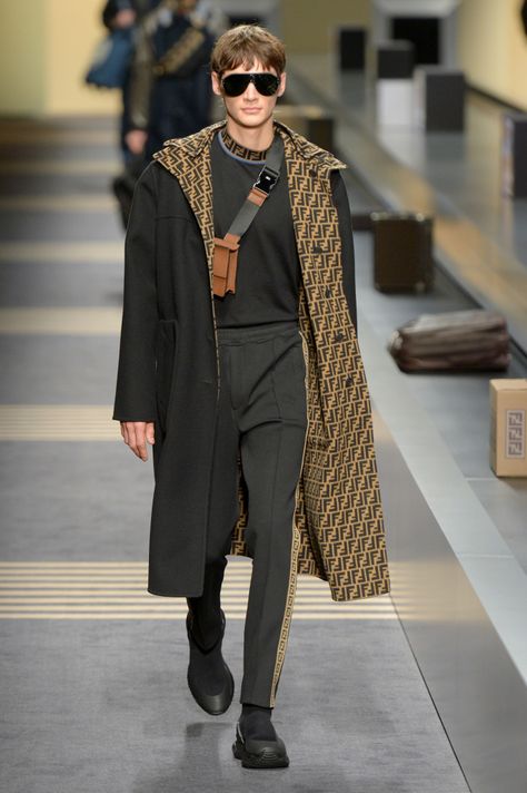 Fendi Men’s Fall 2018 Fendi Outfits, Fendi Coat, Fendi Men, Male Fashion, Mens Fall, Women's Handbags, Fall 2018, Mens Fashion Trends, Luxury Vintage