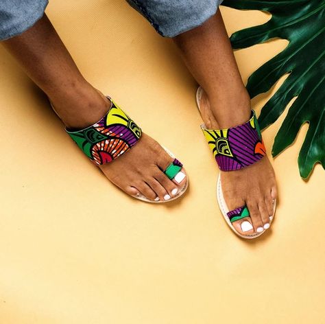 African Print Shoes, Accessories Guide, African Shoes, Fabric Sandals, Diy Sandals, Printed Shoes, African Accessories, Beautiful Sandals, African Inspired Fashion