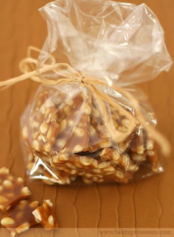 Pine Nut Brittle (Crocante) Pine Nut Brittle, Coconut Brittle, Cookie Wrapping, Nut Brittle, Brittle Recipes, Pine Nut, Cakes Recipes, Peanut Brittle, Nuts & Seeds