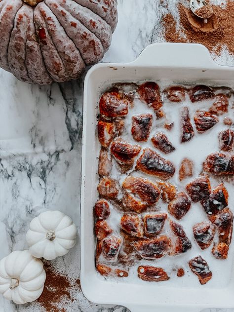 Pumpkin Cinnamon Roll Casserole, Cinnamon Roll Casserole, Cinnamon Roll Bake, Cinnamon Roll Dough, Fall Brunch, Pumpkin Cinnamon Rolls, Lazy Style, Pumpkin Pie Filling, Easy Pumpkin