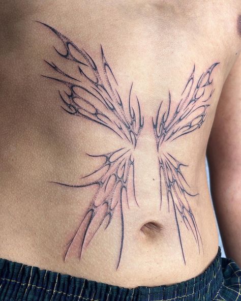 Tribalism Tattoo, Neo Tribalism Tattoo, Neo Tribalism, Ribcage Tattoo, Arte Grunge, Butterfly Tattoo Designs, Aesthetic Things, Rib Tattoo, Butterfly Tattoo