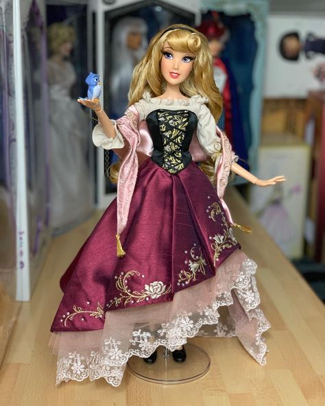 1,993 mentions J’aime, 44 commentaires - My Ooak dolls! And more (@dreamedolls) sur Instagram : "Without retouch! The new limited edition Aurora! By @shopdisney @shopdisneyuk #aurora #maleficent…" Sleeping Beauty Doll, Disney Princess Barbies, Disney Barbie Dolls, Disney Princess Aurora, Disney Princess Dolls, Barbie Images, Disney Princess Images, Disney Sleeping Beauty, Side Bangs