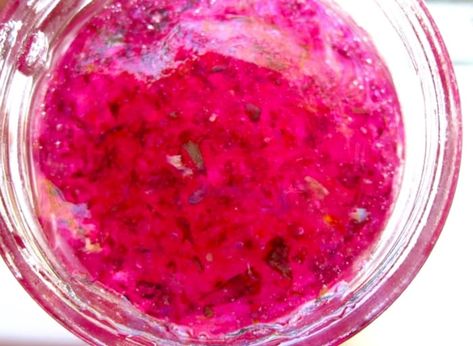 20 Delicious Flower Jelly Recipes You Should Try * The Homesteading Hippy Rosemary Jelly Recipe, Honeysuckle Jelly, Honeysuckle Berries, Canning Jam Recipes, Violet Cakes, Johnny Jump Up, Flower Jelly, Edible Flowers Recipes, Dandelion Jelly