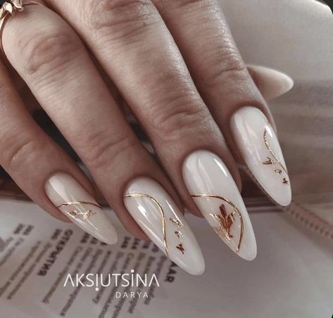 Nail Art Noel, Pretty Nail Art Designs, White Nail Designs, Almond Acrylic Nails, Elegant Nails, Luxury Nails, Classy Nails, Makati, Chic Nails