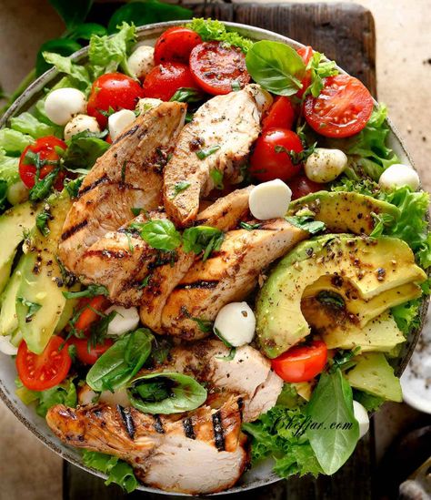 Chicken Avocado Caprese Salad - Chefjar Caprese Salad Chicken, Healthy Chicken Salad With Avocado, Chicken Caprese Salad Meal Prep, Chicken Avocado Tomato Salad, Rustic Avocado Salad And Caprese Chicken, Chicken Avocado Caprese, Competition Diet, Caprese Salad Recipe, Avocado Chicken Salad