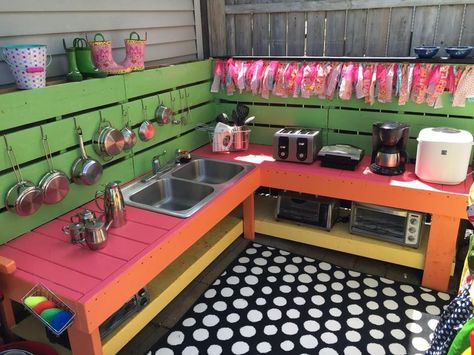 Kitchen Area Preschool, Kitchen Play Area, Daycare Playground, Outdoor Play Kitchen, Daycare Spaces, Mud Kitchen For Kids, Daycare Rooms, Home Childcare, Home Day Care