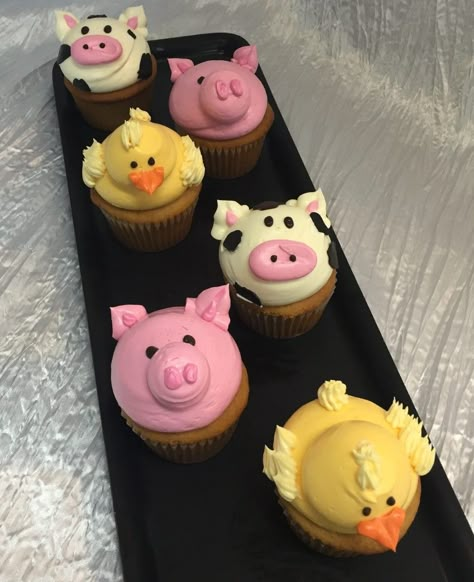 Farm Cupcakes, Barnyard Cupcakes, Dozen Cupcakes, Farm Birthday Cakes, Farm Animal Cupcakes, Pig Cupcakes, Twins Cake, Farm Animal Party, Farm Animals Birthday Party