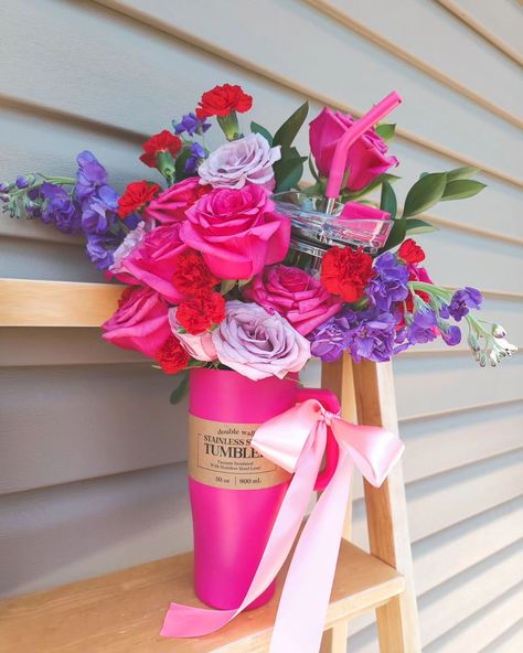 It doesn't have to be a stanley to be pretty 🎀 #tumblerarrangement #cuparrangement #stanleycupflowers #stanleybouquet #stanleyarrangement #birthdayarrangement #birthdayflowers Stanley Tumbler, Be Pretty, Birthday Flowers, Flower Arrangement, Strawberries, Flower Arrangements, Tumbler, Christmas Gifts, Birthday