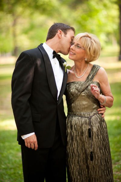 mother and son- adorable- I want my mother to wear something like this at my wedding some day! Wedding Photos Groom, Family Wedding Photos, Prom Couples, Wedding Picture Poses, Wedding Photography Styles, Wedding Photography Tips, Groom Photo, Wedding Photos Poses, Future Mrs