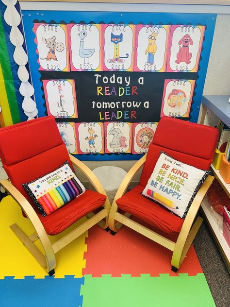 Preschool Library Center Ideas Reading Corners Bulletin Boards, Kindergarten Library Center Ideas, Book Area Preschool Reading Corners, Library Centers Kindergarten, Book Area Preschool, Book Center Preschool Classroom, Library Corner Preschool, Storybook Character Classroom Theme, Classroom Library Preschool